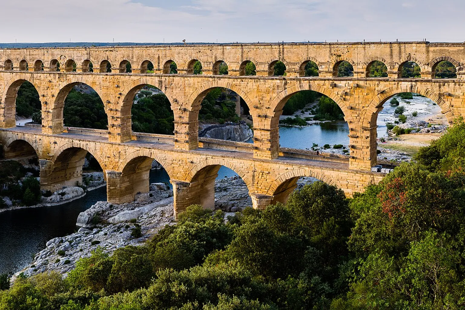 Pont du Gard horaires : planifier sa visite pour une immersion sereine